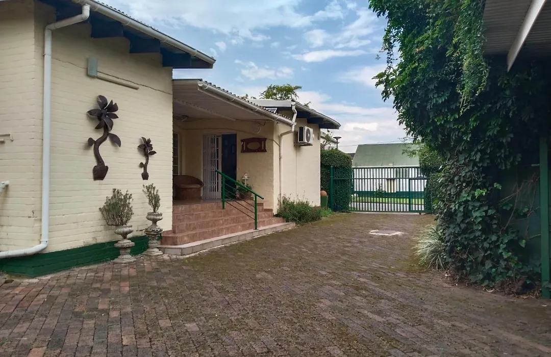 Alexandra Bed & Breakfast-1